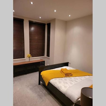 Contemporary 3 Bed Apartment In Hendon Central. Exterior foto